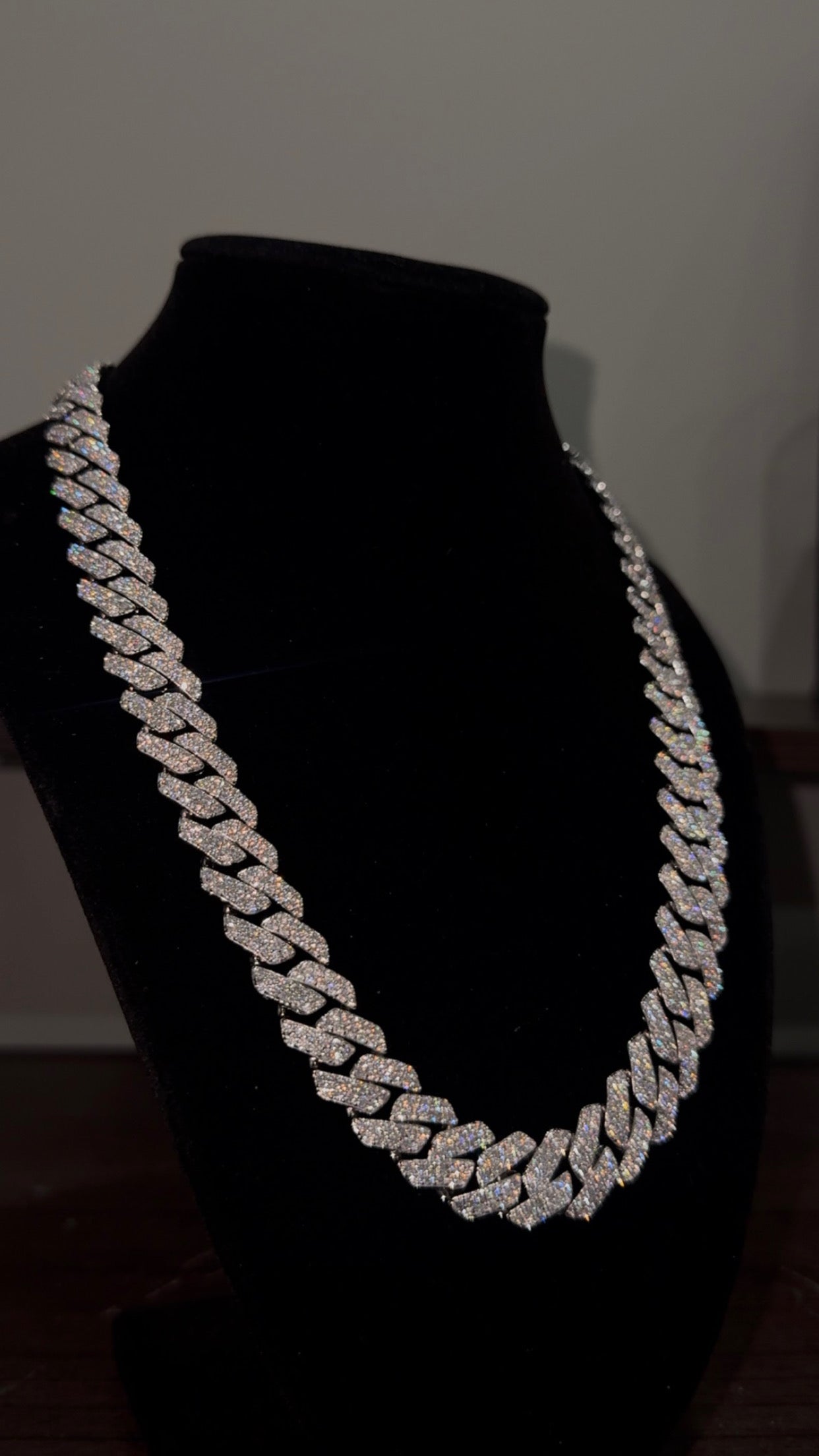 Iced Out VVS1 Moissanite Cuban Chain 10–14mm – D-F Color Diamond Look (19.59 Carat)